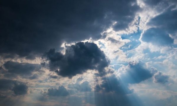 Vranësira dhe intervale me diell, temperaturat deri në 20 gradë