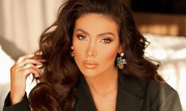 Nora Istrefi  godet  me vendimin e fundit  nuk është më vetëm  është vet e dyta